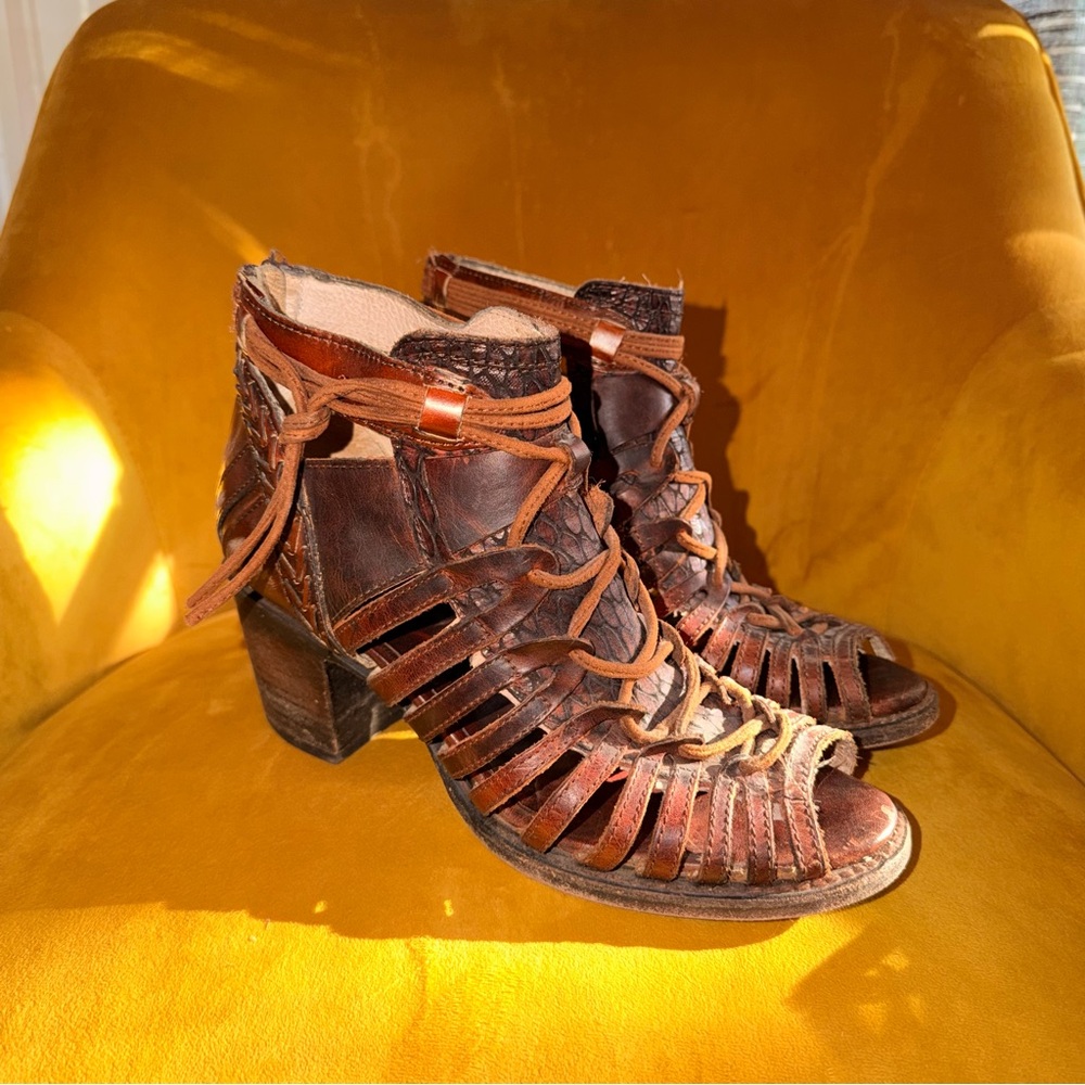 Freebird Wazee Brown Distress Leather Sandal Open Toe Zip Ankle Bootie size 9